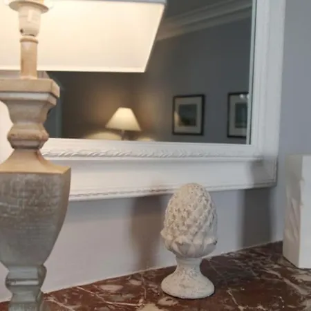 The Charming Ramey París